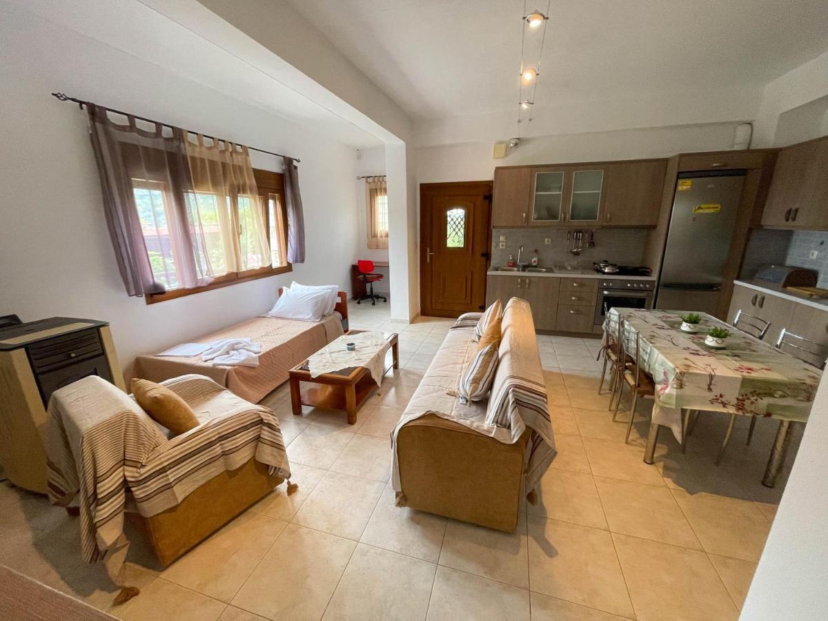 Áyios Dhimítrios Efi'S Guest House מראה חיצוני תמונה