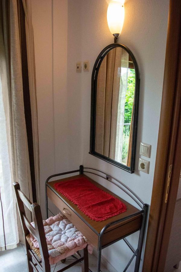 Áyios Dhimítrios Efi'S Guest House מראה חיצוני תמונה
