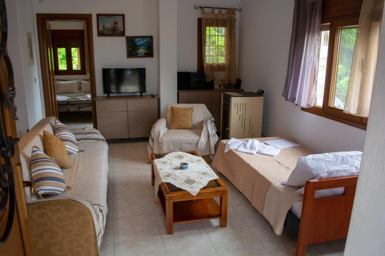 Áyios Dhimítrios Efi'S Guest House מראה חיצוני תמונה