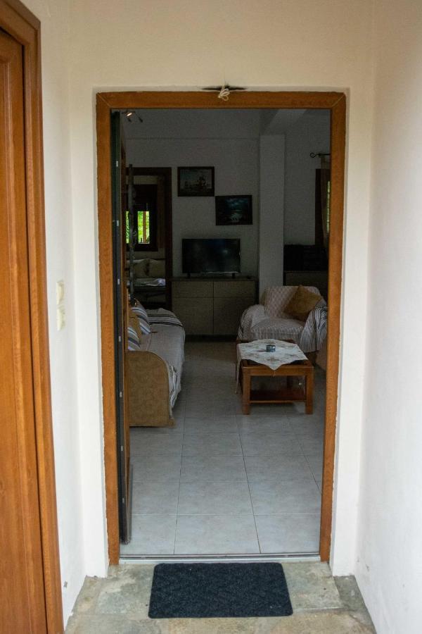 Áyios Dhimítrios Efi'S Guest House מראה חיצוני תמונה